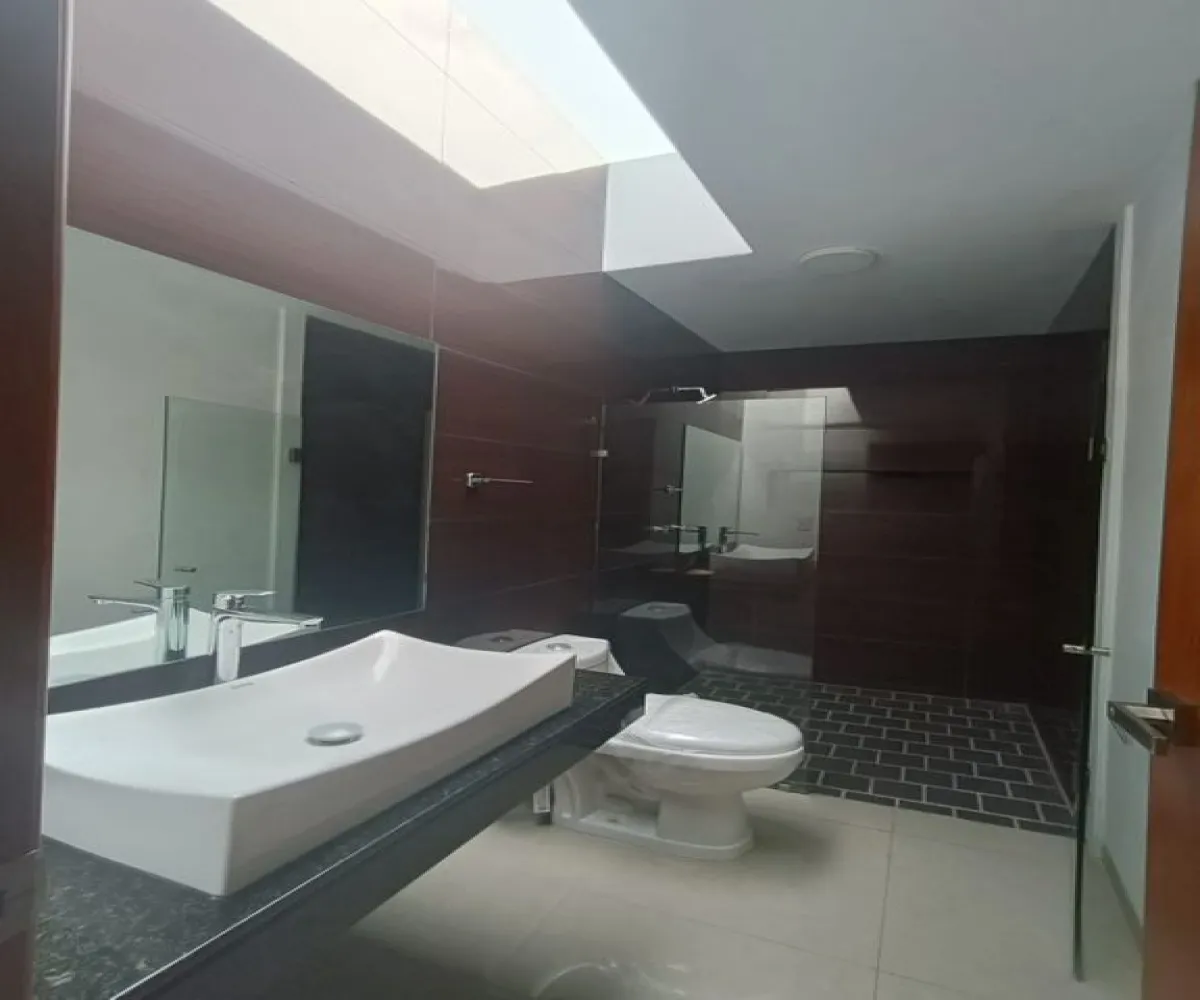 Casa En Venta,Jardines de Guadalupe,Calle Santo Tomás de Aquino 4840, Zapopan, Jalisco 45038, 4 Habitaciones,4 Baños,Calle Santo Tomás de Aquino,1,pAaye5i