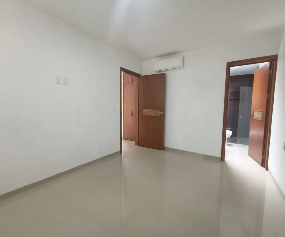 Casa En Venta,Jardines de Guadalupe,Calle Santo Tomás de Aquino 4840, Zapopan, Jalisco 45038, 4 Habitaciones,4 Baños,Calle Santo Tomás de Aquino,1,pAaye5i