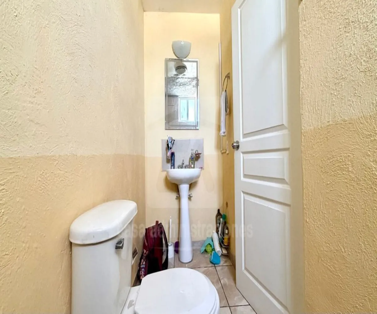 Casa En Venta,Tlaquepaque,Juan Álvarez 10 46, San Pedro Tlaquepaque, Jalisco 45610, 4 Habitaciones,2 Baños,Juan Álvarez,3,pbD6td9
