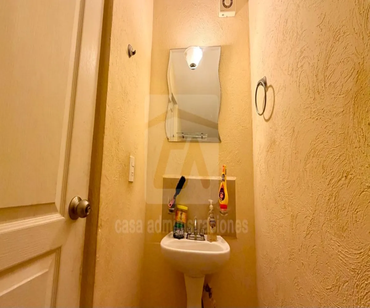 Casa En Venta,Tlaquepaque,Juan Álvarez 10 46, San Pedro Tlaquepaque, Jalisco 45610, 4 Habitaciones,2 Baños,Juan Álvarez,3,pbD6td9