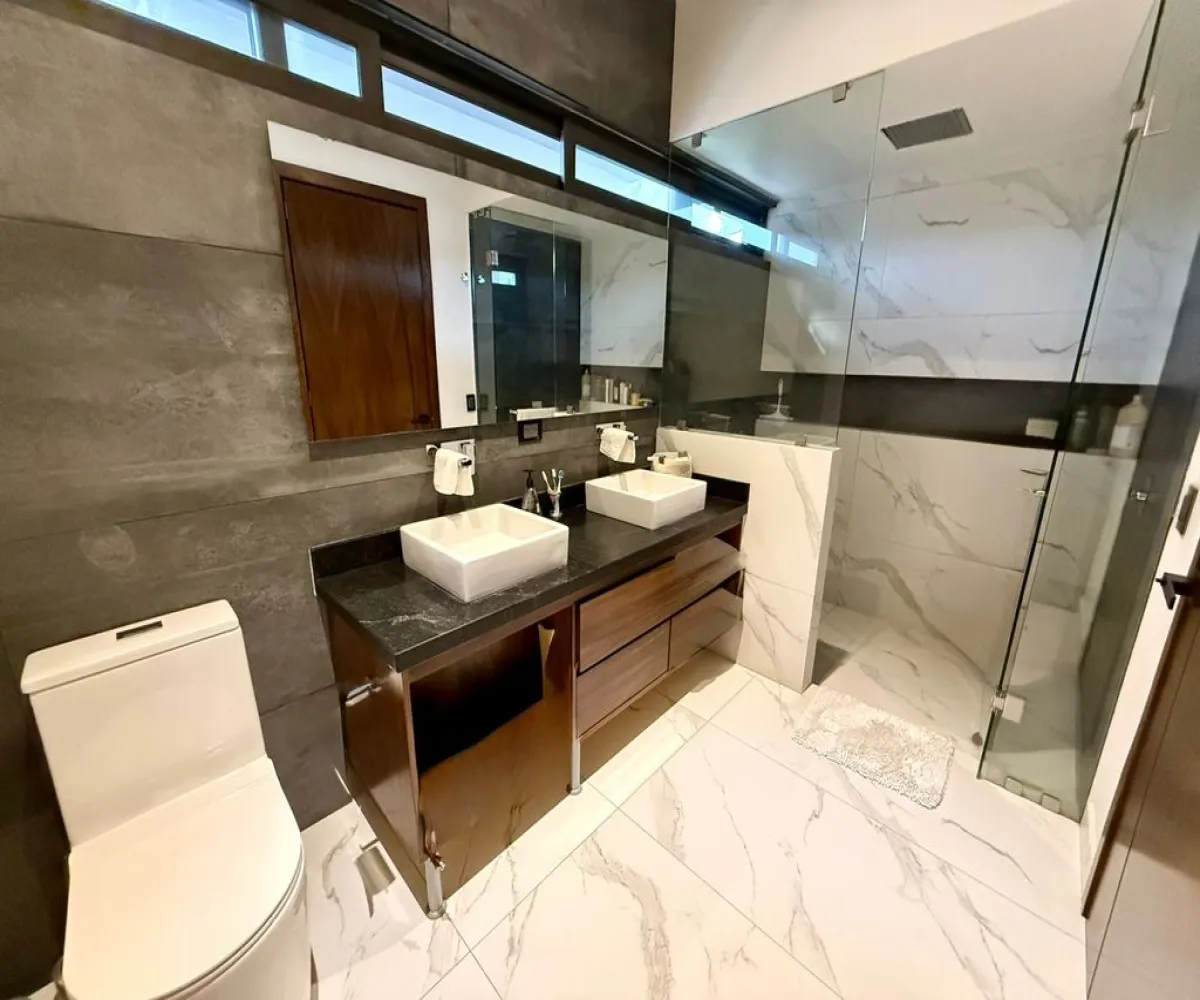 Casa En Venta,San Juan de Ocotán,Avenida Vallarta Eje Poniente 2701, Zapopan, Jalisco 45019, 3 Habitaciones,5 Baños,Avenida Vallarta Eje Poniente,3,pnMtMiN