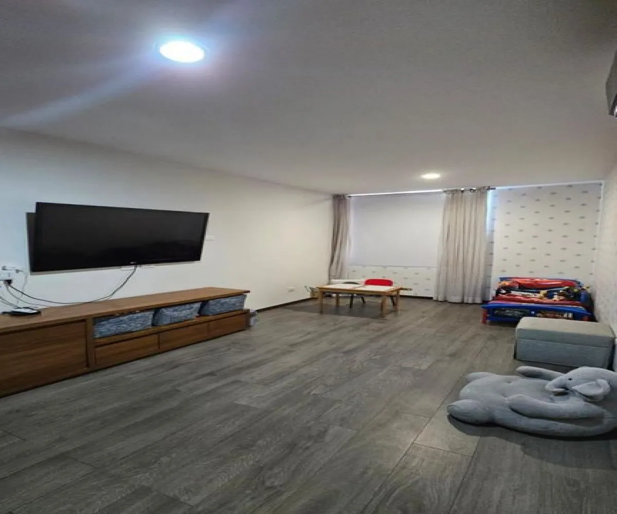 Casa En Venta,Valle Real,Avenida Paseo La Toscana 888, Zapopan, Jalisco 45019, 5 Habitaciones,4 Baños,Avenida Paseo La Toscana,1,pBHt6tf