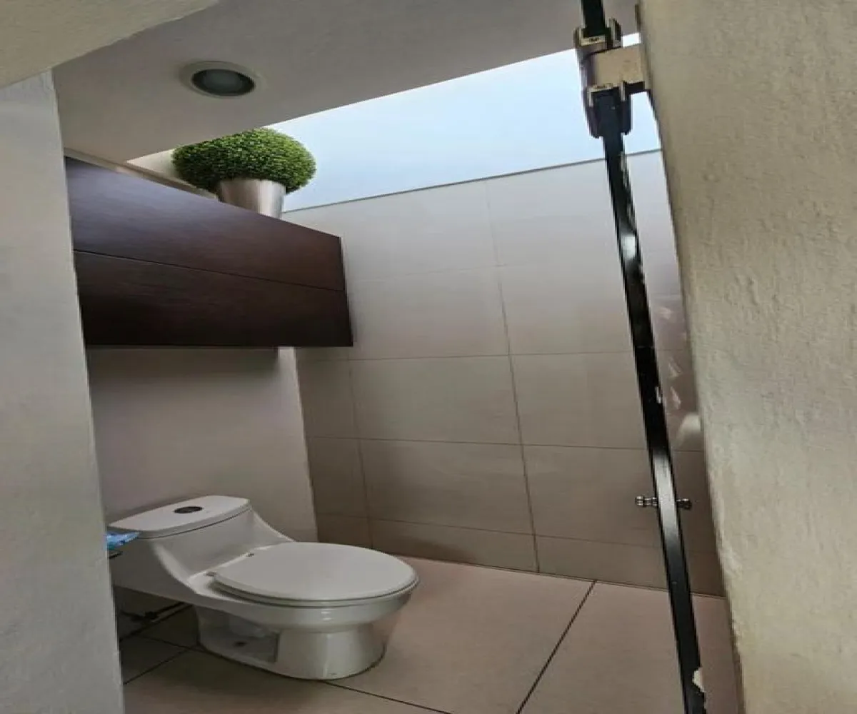 Casa En Venta,Valle Real,Avenida Paseo La Toscana 888, Zapopan, Jalisco 45019, 5 Habitaciones,4 Baños,Avenida Paseo La Toscana,1,pBHt6tf