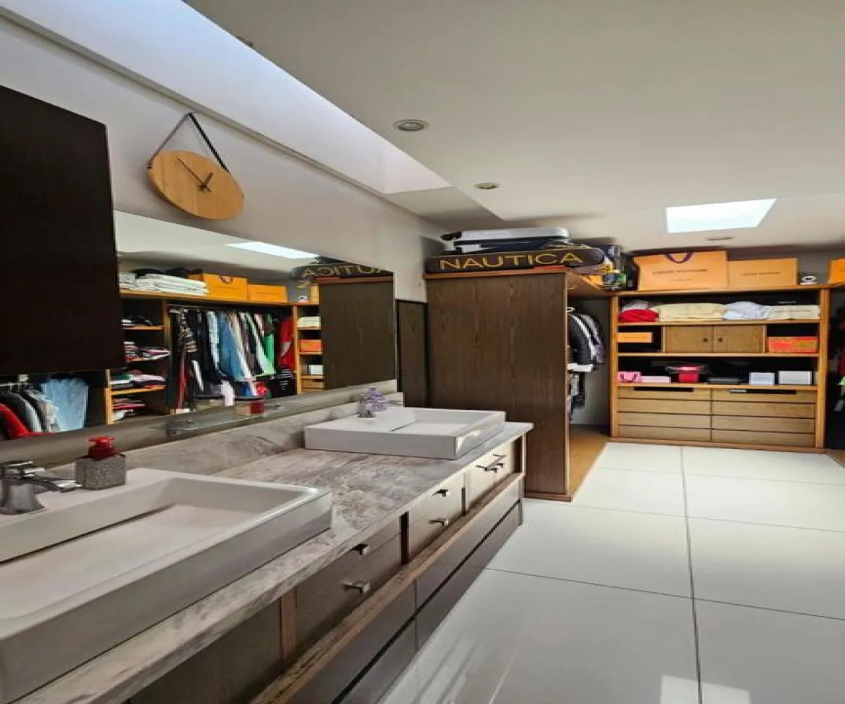 Casa En Venta,Valle Real,Avenida Paseo La Toscana 888, Zapopan, Jalisco 45019, 5 Habitaciones,4 Baños,Avenida Paseo La Toscana,1,pBHt6tf