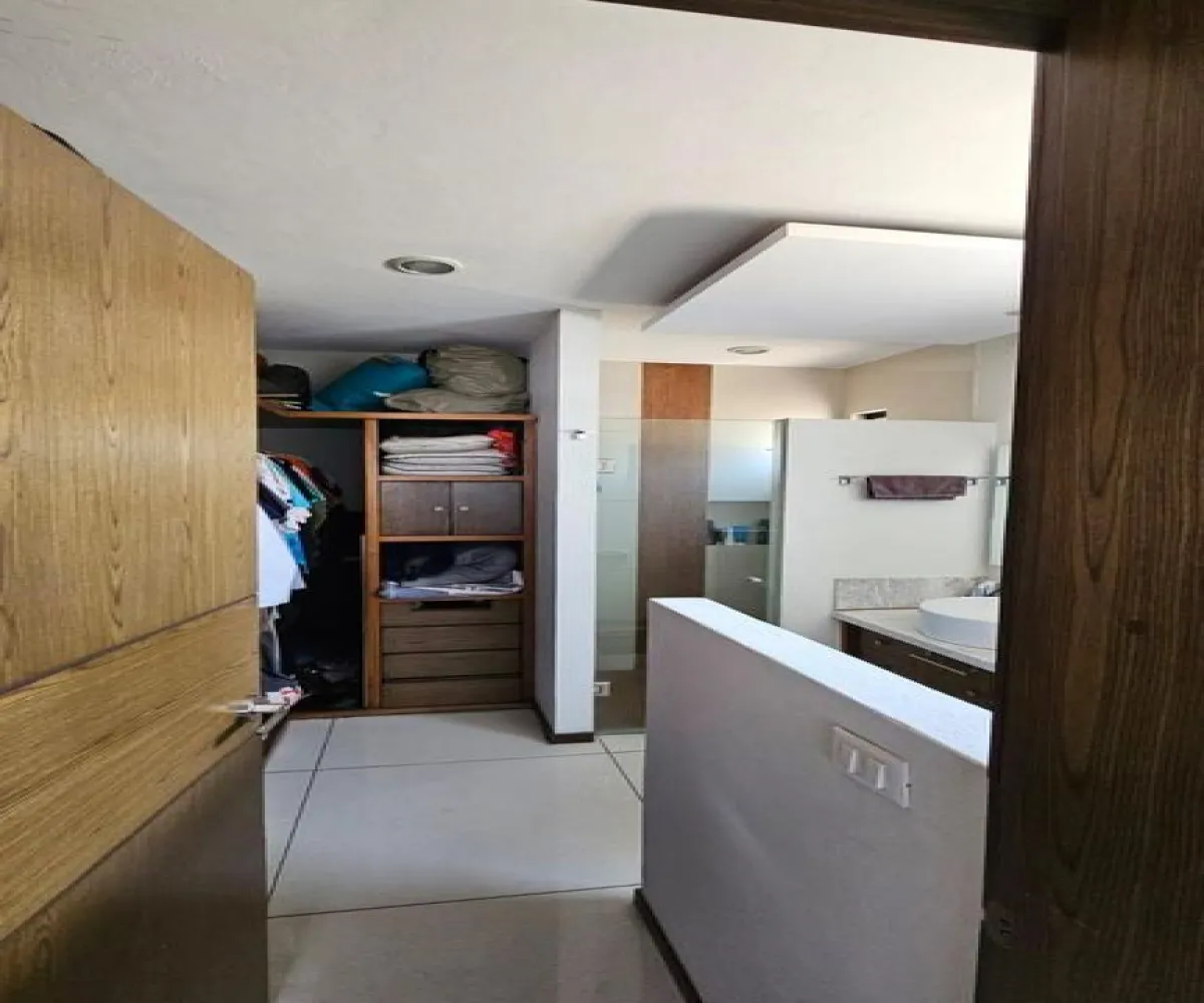 Casa En Venta,Valle Real,Avenida Paseo La Toscana 888, Zapopan, Jalisco 45019, 5 Habitaciones,4 Baños,Avenida Paseo La Toscana,1,pBHt6tf