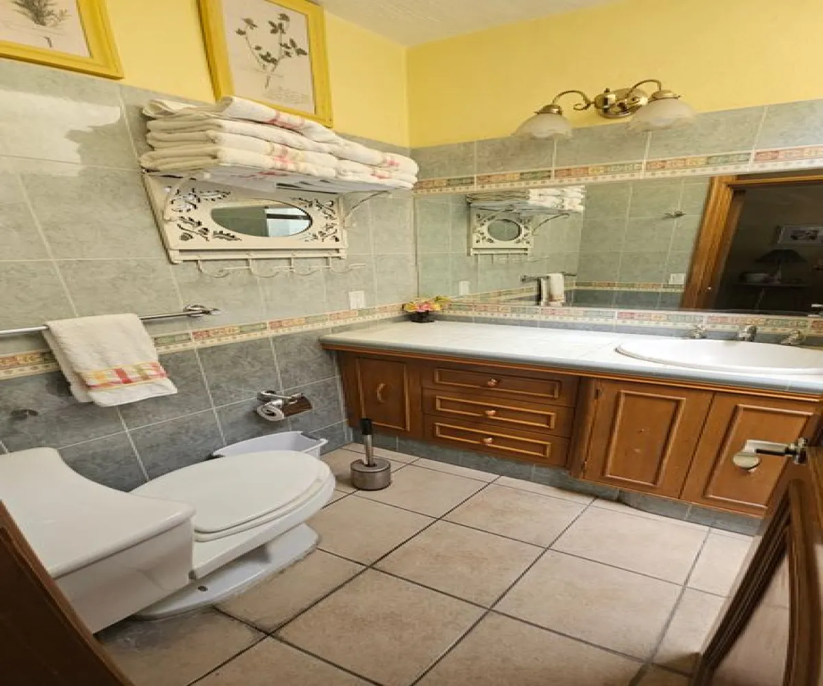 Casa En Venta,Villa Universitaria ,Paseo de Los Robles 4310, Zapopan, Jalisco 45110, 4 Habitaciones,5 Baños,Paseo de Los Robles,3,p2Sk6sZ