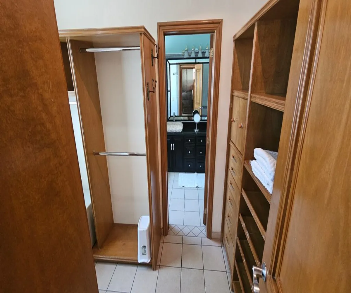 Casa En Venta,Villa Universitaria ,Paseo de Los Robles 4310, Zapopan, Jalisco 45110, 4 Habitaciones,5 Baños,Paseo de Los Robles,3,p2Sk6sZ