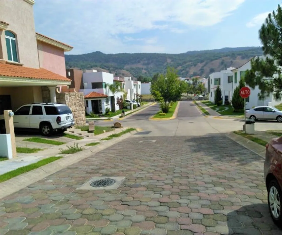 Casa En Venta,Bosques de Santa Anita,LOS PIRINEOS 2 C2, Tlajomulco de Zúñiga, Jalisco 45640, 3 Habitaciones,3 Baños,LOS PIRINEOS ,2,p9SuZxJ