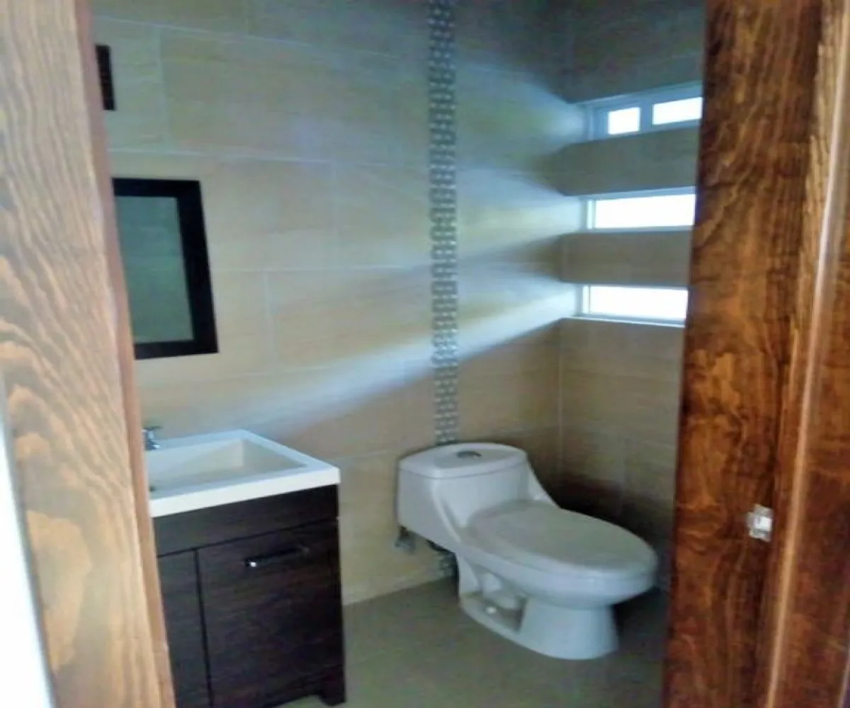 Casa En Venta,Bosques de Santa Anita,LOS PIRINEOS 2 C2, Tlajomulco de Zúñiga, Jalisco 45640, 3 Habitaciones,3 Baños,LOS PIRINEOS ,2,p9SuZxJ