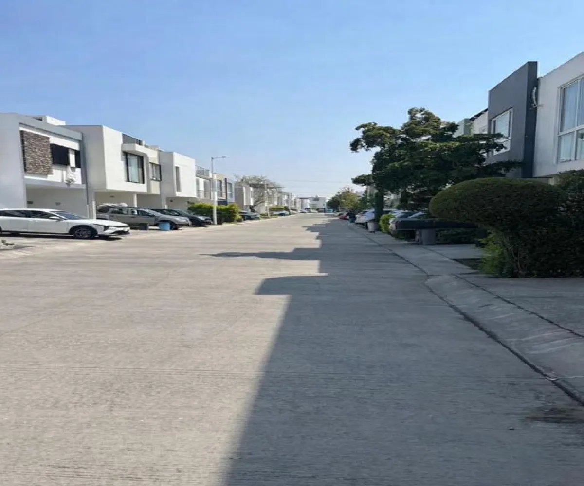 Casa En Venta,La Rua,Prolongación 5 de Mayo 70, Tlajomulco de Zúñiga, Jalisco 45645, 3 Habitaciones,2 Baños,Prolongación 5 de Mayo,2,ptWlys4