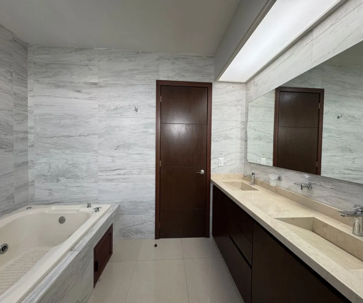 Casa En Venta,Valle Imperial,Jardines de Fontainebleu Norte 46, Zapopan, Jalisco 45134, 3 Habitaciones,2 Baños,Jardines de Fontainebleu Norte,3,pcUWLls