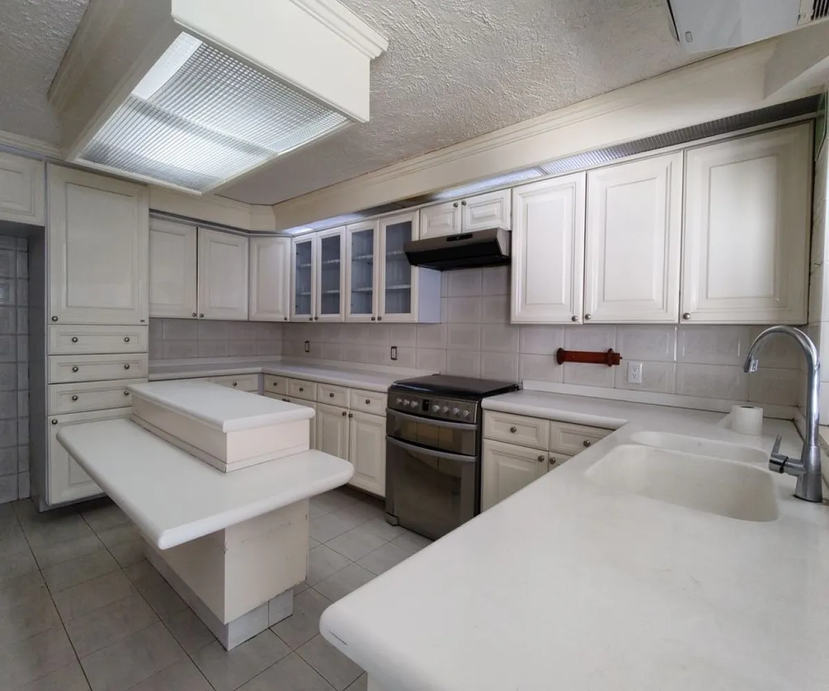 Casa En Venta,Ciudad de los Niños,J. J. Martínez Aguirre 3346, Zapopan, Jalisco 45040, 6 Habitaciones,6 Baños,J. J. Martínez Aguirre,3,pMq0aaU