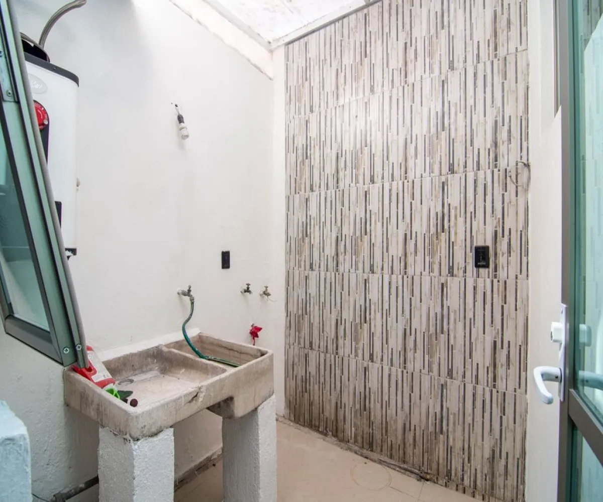 Casa En Venta,Fidel Velázquez,Calle Irene Robledo Garcia 1447, Guadalajara, Jalisco 44220, 2 Habitaciones,2 Baños,Calle Irene Robledo Garcia,1,ppZ84iy