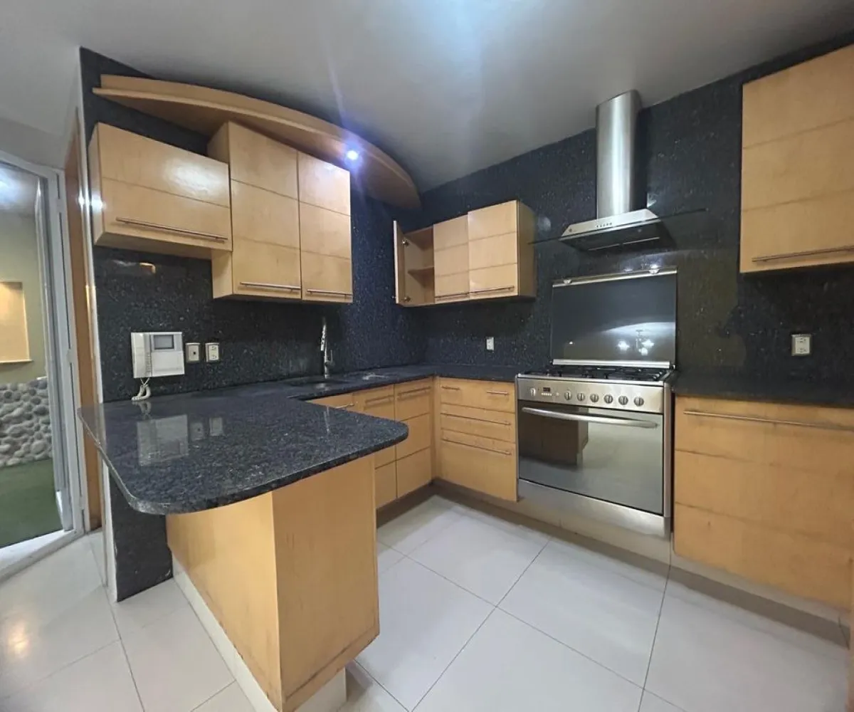 Casa En Renta,Mezquitan Country,Calle Ghilardi 1157, Guadalajara, Jalisco 44260, 5 Habitaciones,3 Baños,Calle Ghilardi,1,pYEIbPd