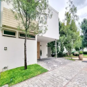 Casa En Venta,Fracc. Los Castaños Vallarta Universidad,Avenida Naciones Unidas S/N, Zapopan, Jalisco 45110, 3 Habitaciones,4 Baños,Avenida Naciones Unidas,2,pAVuGfI