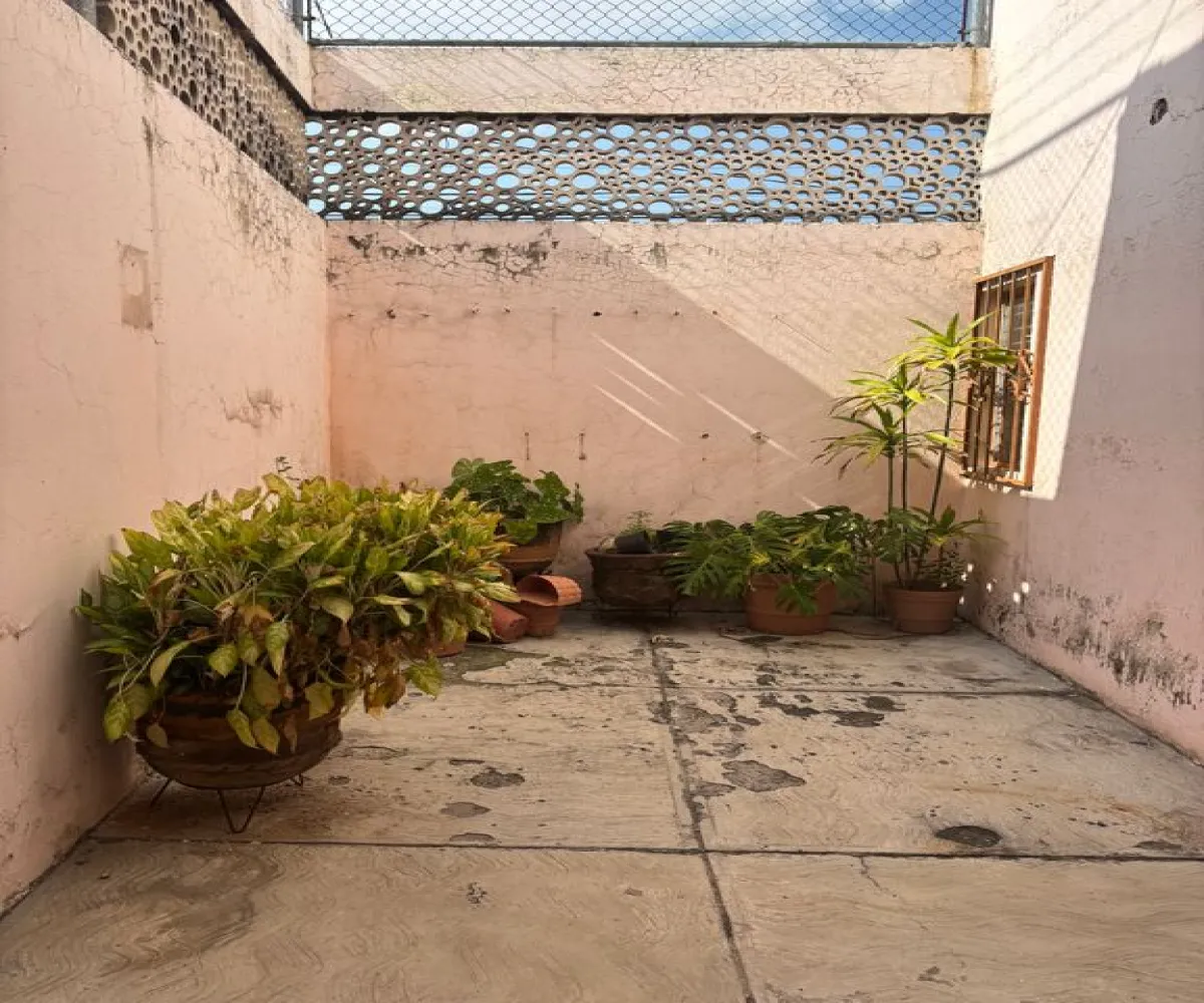 Casa En Venta,La Guadalupana,Calle Jacinto López 1114, Guadalajara, Jalisco 44220, 6 Habitaciones,3 Baños,Calle Jacinto López,2,prmAV8e