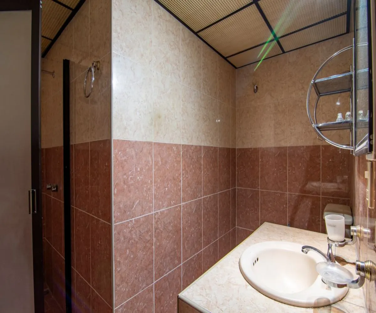 Casa En Venta,Providencia Sección,Otranto 3068, Guadalajara, Jalisco 44639, 1 Cuarto,1 Baño,Otranto,1,pyBiBOx