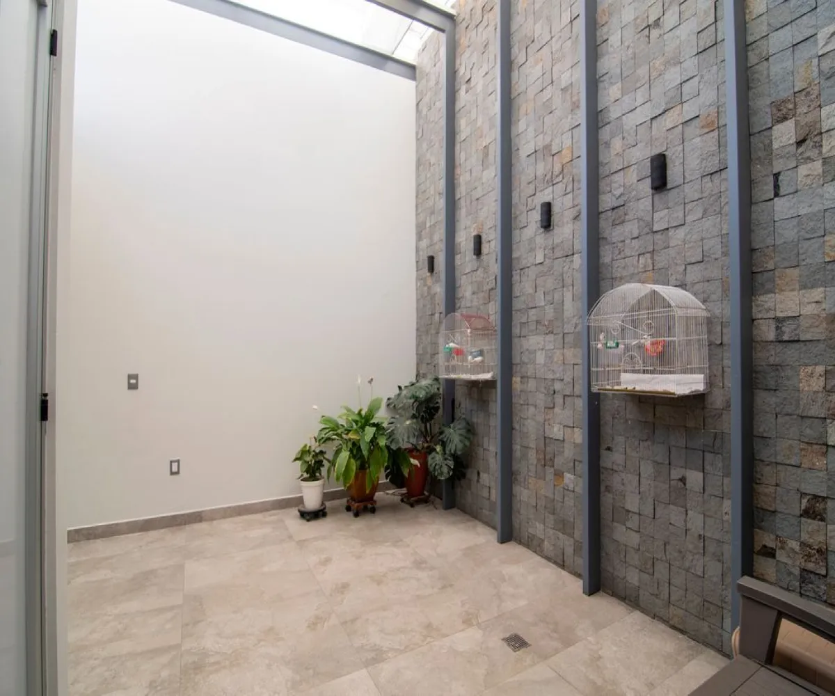 Casa En Venta,Jardines del Sol,Calle Cuitláhuac 4521, Zapopan, Jalisco 45050, 3 Habitaciones,4 Baños,Calle Cuitláhuac,1,pB8v3lx