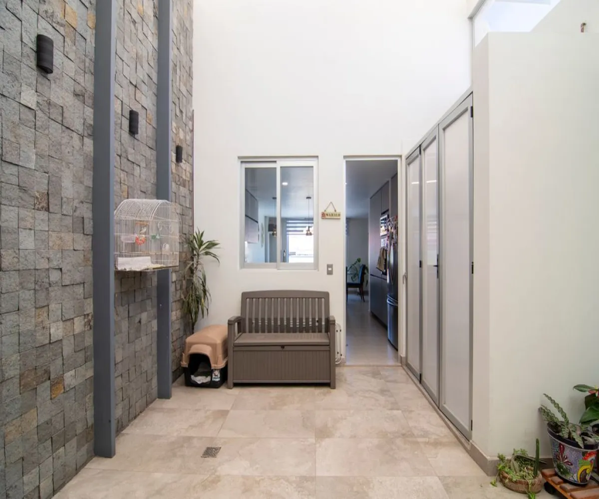 Casa En Venta,Jardines del Sol,Calle Cuitláhuac 4521, Zapopan, Jalisco 45050, 3 Habitaciones,4 Baños,Calle Cuitláhuac,1,pB8v3lx