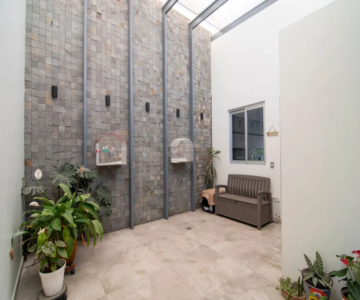 Casa En Venta,Jardines del Sol,Calle Cuitláhuac 4521, Zapopan, Jalisco 45050, 3 Habitaciones,4 Baños,Calle Cuitláhuac,1,pB8v3lx