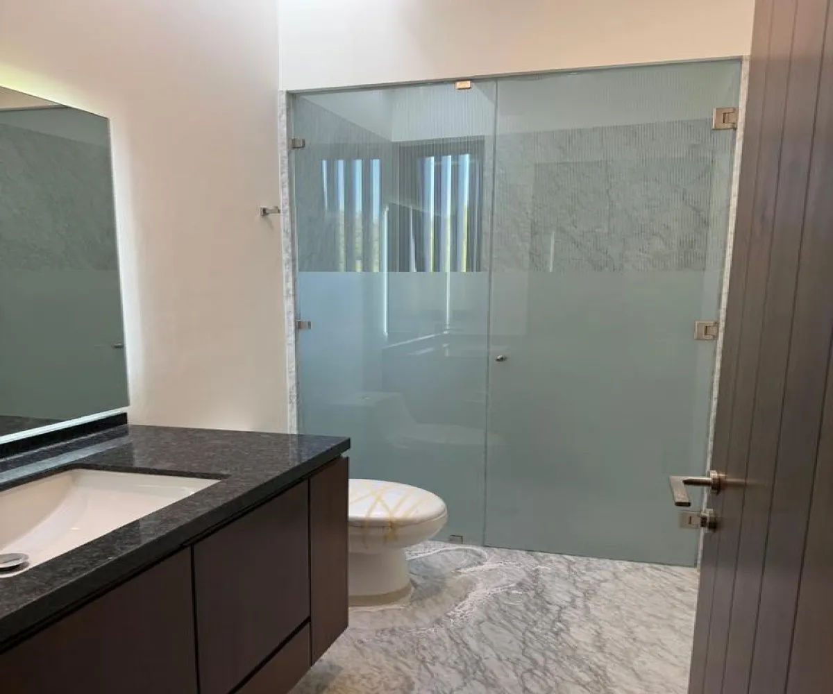 Casa En Venta,Rancho Contento,Avenida Vallarta Eje Poniente 2701, Zapopan, Jalisco 45222, 4 Habitaciones,5 Baños,Avenida Vallarta Eje Poniente,3,pUXhi8n