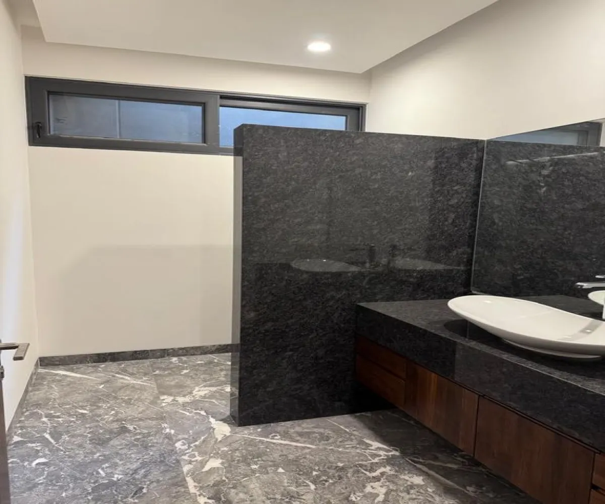 Casa En Venta,Rancho Contento,Avenida Vallarta Eje Poniente 2701, Zapopan, Jalisco 45222, 4 Habitaciones,5 Baños,Avenida Vallarta Eje Poniente,3,pUXhi8n