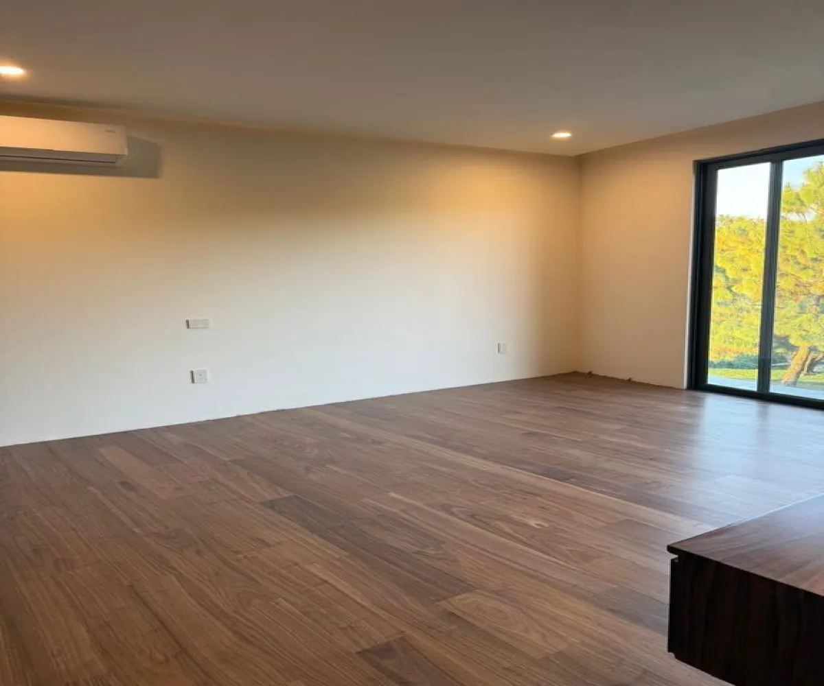 Casa En Venta,Rancho Contento,Avenida Vallarta Eje Poniente 2701, Zapopan, Jalisco 45222, 4 Habitaciones,5 Baños,Avenida Vallarta Eje Poniente,3,pUXhi8n