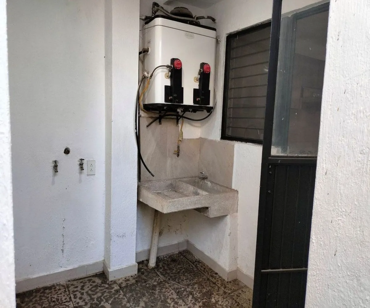 Casa En Venta,Paseos del Sol,Calle Jorge Bravo 1571, Zapopan, Jalisco 45079, 2 Habitaciones,2 Baños,Calle Jorge Bravo,1,pp7WtPH