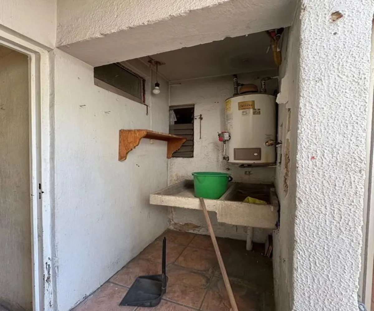 Casa En Venta,Arcos,Calle José Guadalupe Montenegro 2373, Guadalajara, Jalisco 44140, 4 Habitaciones,3 Baños,Calle José Guadalupe Montenegro,2,pVUWtzp