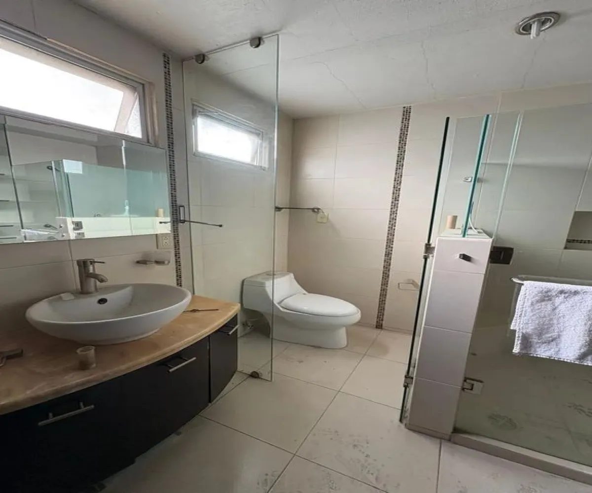 Casa En Venta,Arcos,Calle José Guadalupe Montenegro 2373, Guadalajara, Jalisco 44140, 4 Habitaciones,3 Baños,Calle José Guadalupe Montenegro,2,pVUWtzp