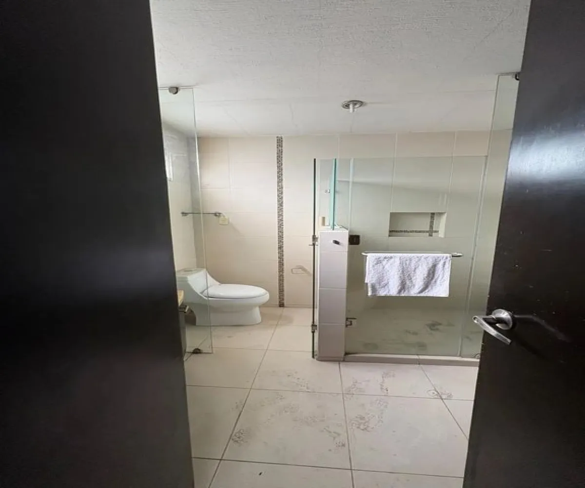 Casa En Venta,Arcos,Calle José Guadalupe Montenegro 2373, Guadalajara, Jalisco 44140, 4 Habitaciones,3 Baños,Calle José Guadalupe Montenegro,2,pVUWtzp