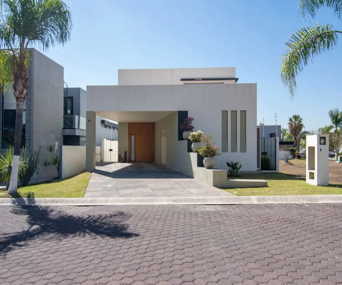 Casa En Venta,Paseo de Las Aves y Jardines de San Sebastián,Rinconada Santa Anita S/N, Tlajomulco de Zúñiga, Jalisco 45650, 1 Cuarto,1 Baño,Rinconada Santa Anita,1,pQ6ZyVZ