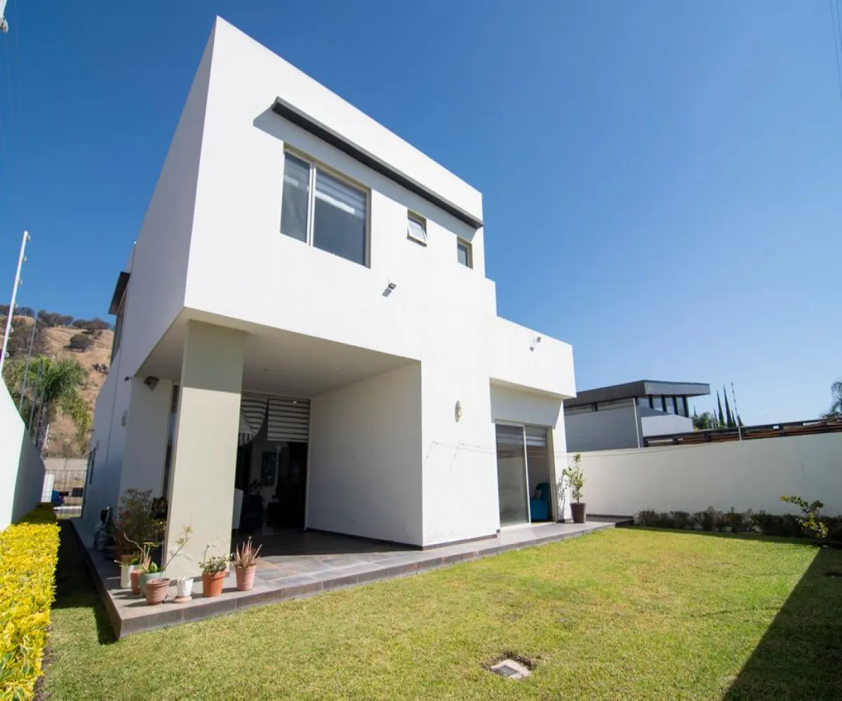 Casa En Venta,Paseo de Las Aves y Jardines de San Sebastián,Rinconada Santa Anita S/N, Tlajomulco de Zúñiga, Jalisco 45650, 1 Cuarto,1 Baño,Rinconada Santa Anita,1,pQ6ZyVZ