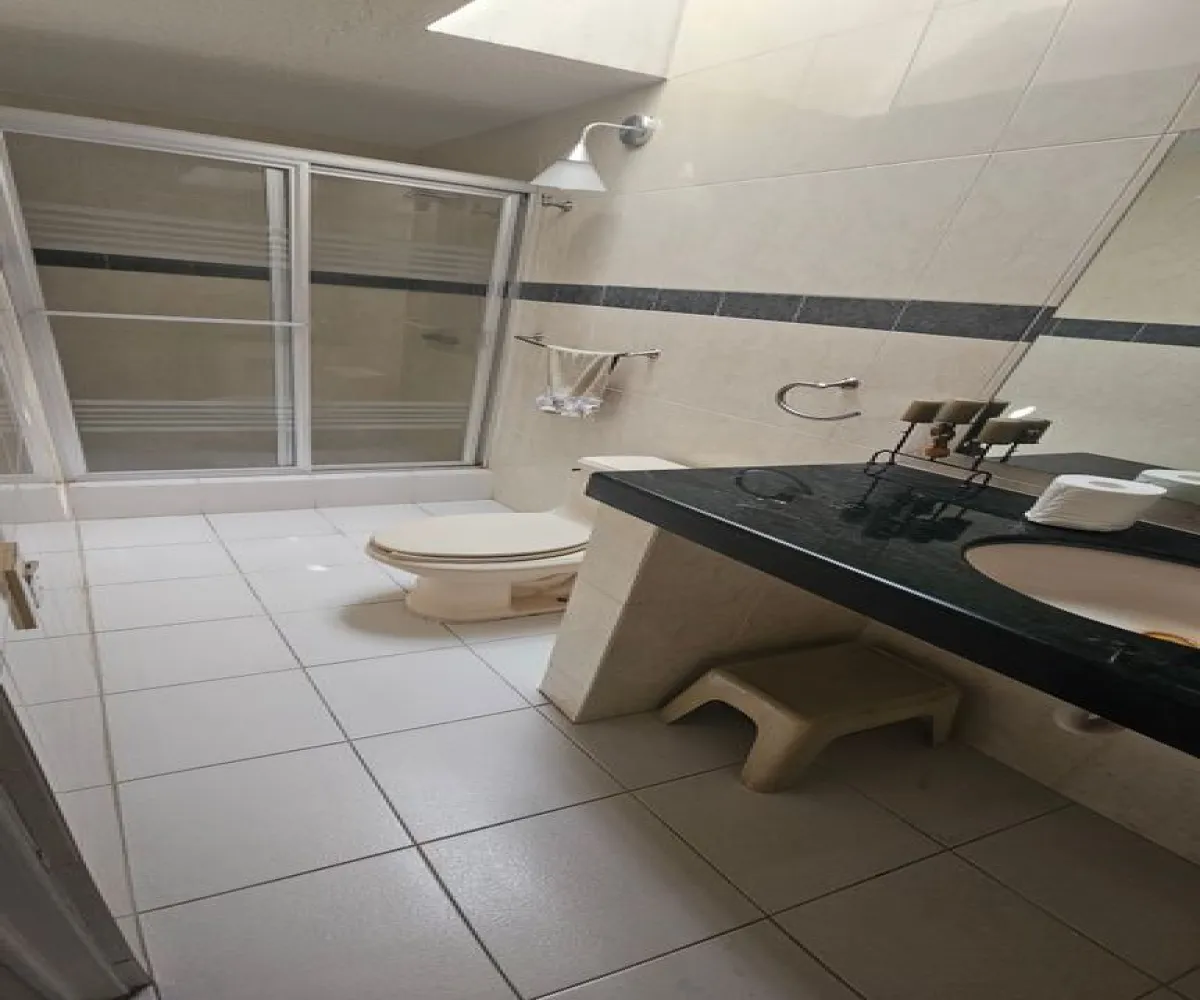 Casa En Venta,Italia Providencia,Calle Ottawa 1051, Guadalajara, Jalisco 44648, 5 Habitaciones,4 Baños,Calle Ottawa,3,pMoQhSX