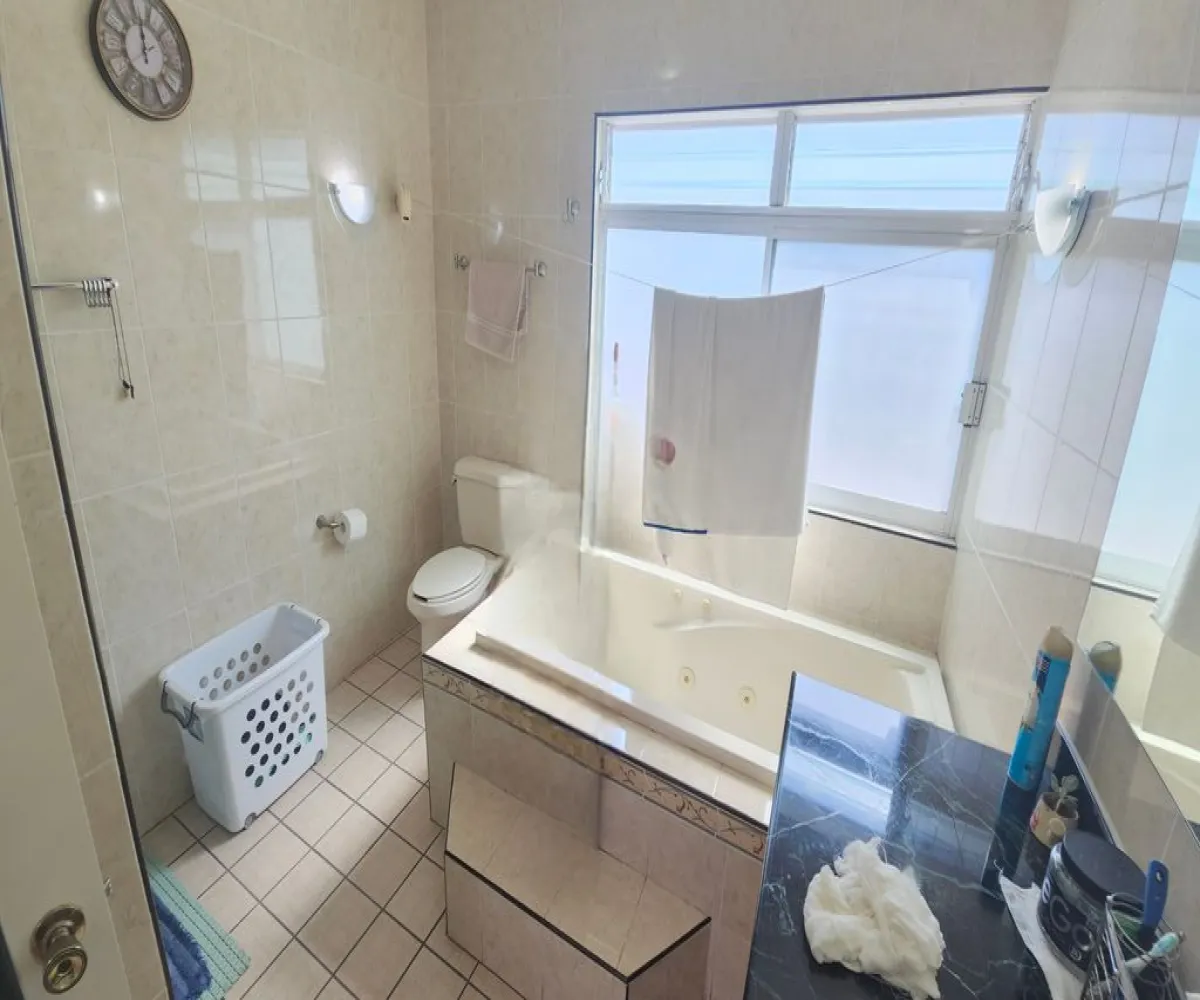 Casa En Venta,Italia Providencia,Calle Ottawa 1051, Guadalajara, Jalisco 44648, 5 Habitaciones,4 Baños,Calle Ottawa,3,pMoQhSX