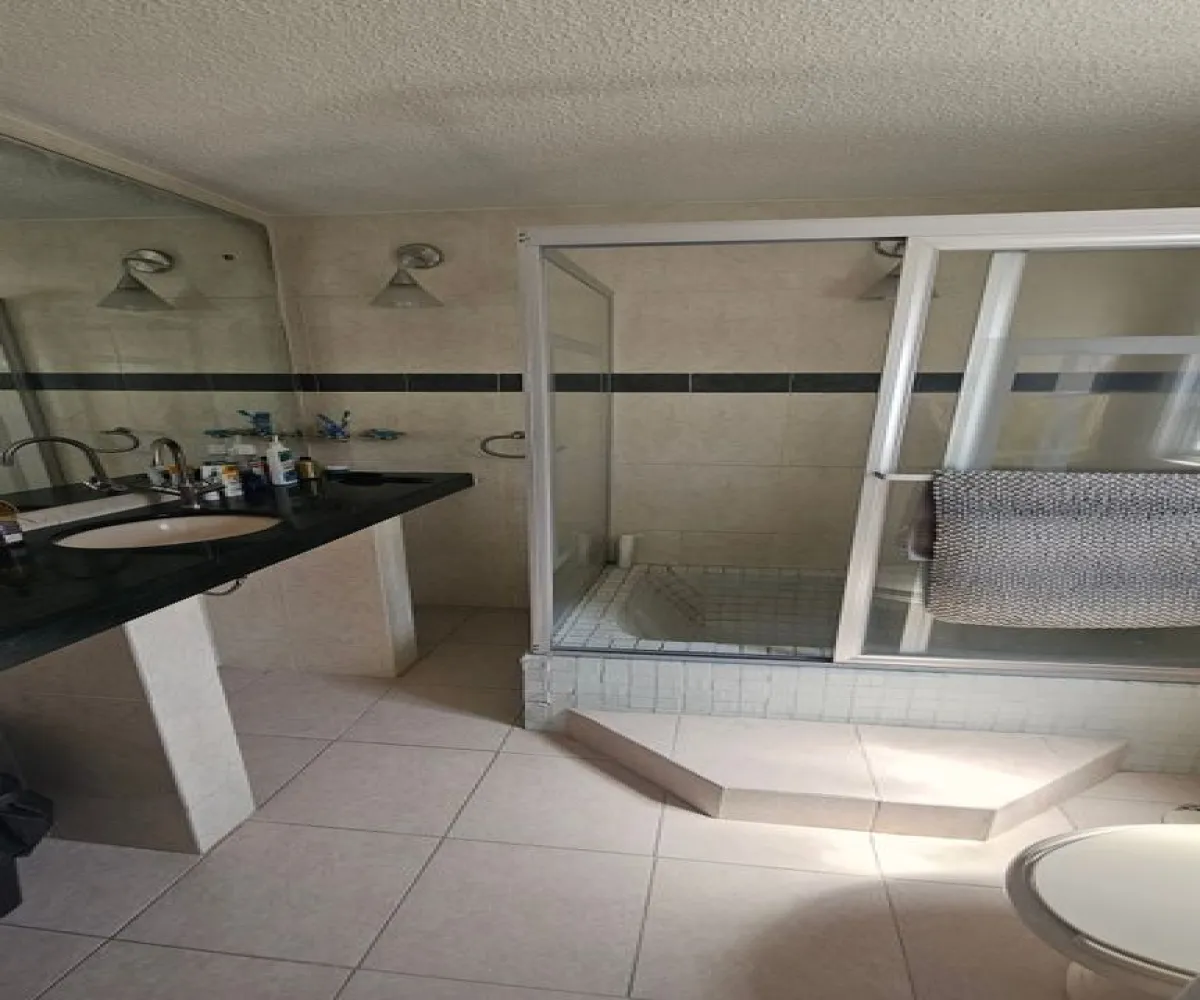 Casa En Venta,Italia Providencia,Calle Ottawa 1051, Guadalajara, Jalisco 44648, 5 Habitaciones,4 Baños,Calle Ottawa,3,pMoQhSX