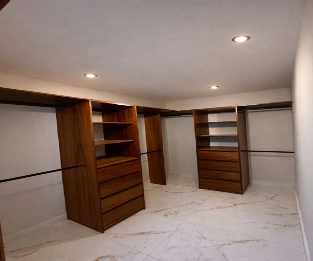 Casa En Venta,Bosques Vallarta,Avenida Inglaterra 3468, Zapopan, Jalisco 45134, 3 Habitaciones,2 Baños,Avenida Inglaterra,3,pPEnjAw