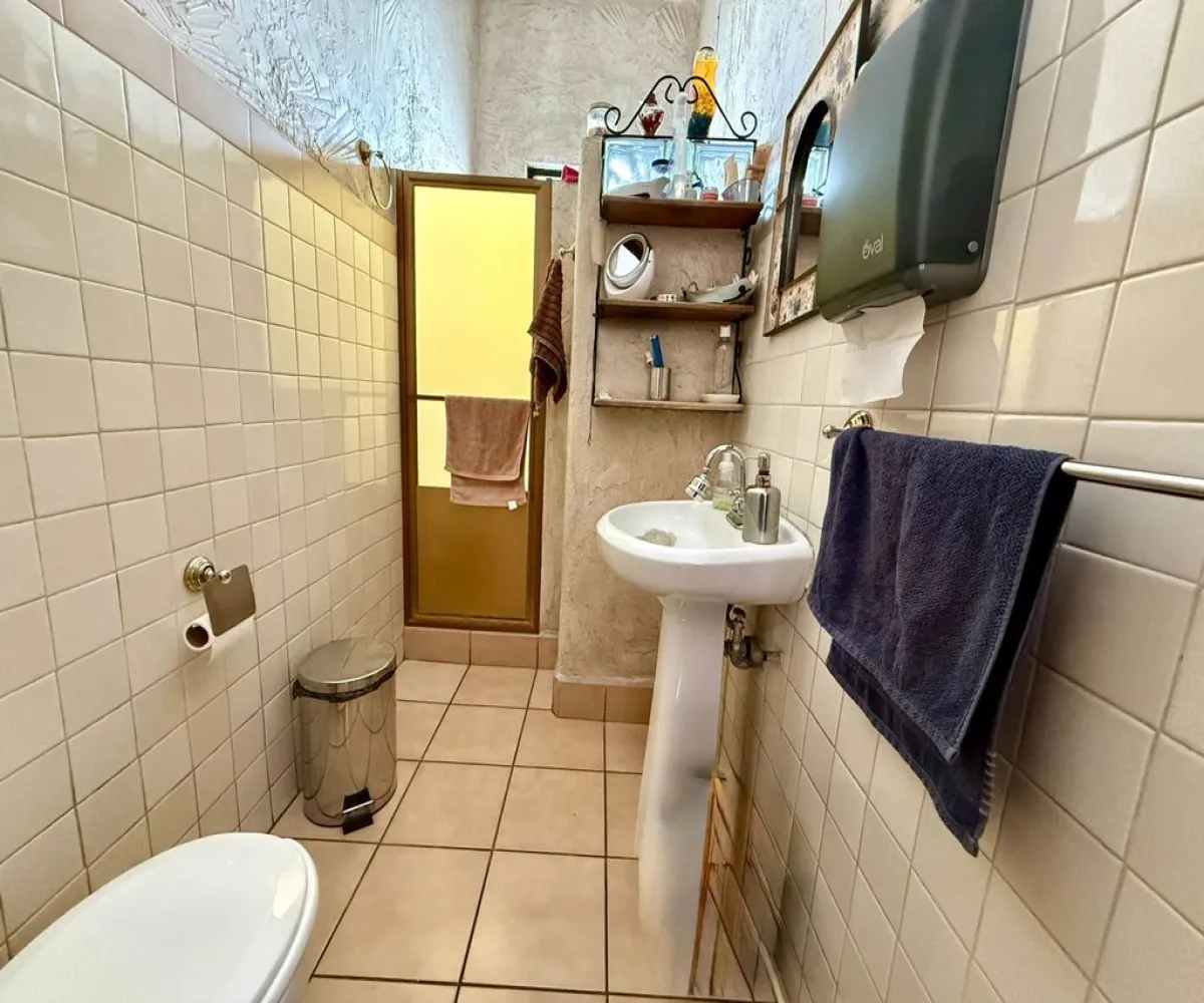 Casa En Venta,Zona Centro,Calle Pavo 323, Guadalajara, Jalisco 44100, 7 Habitaciones,3 Baños,Calle Pavo,2,pScawlX