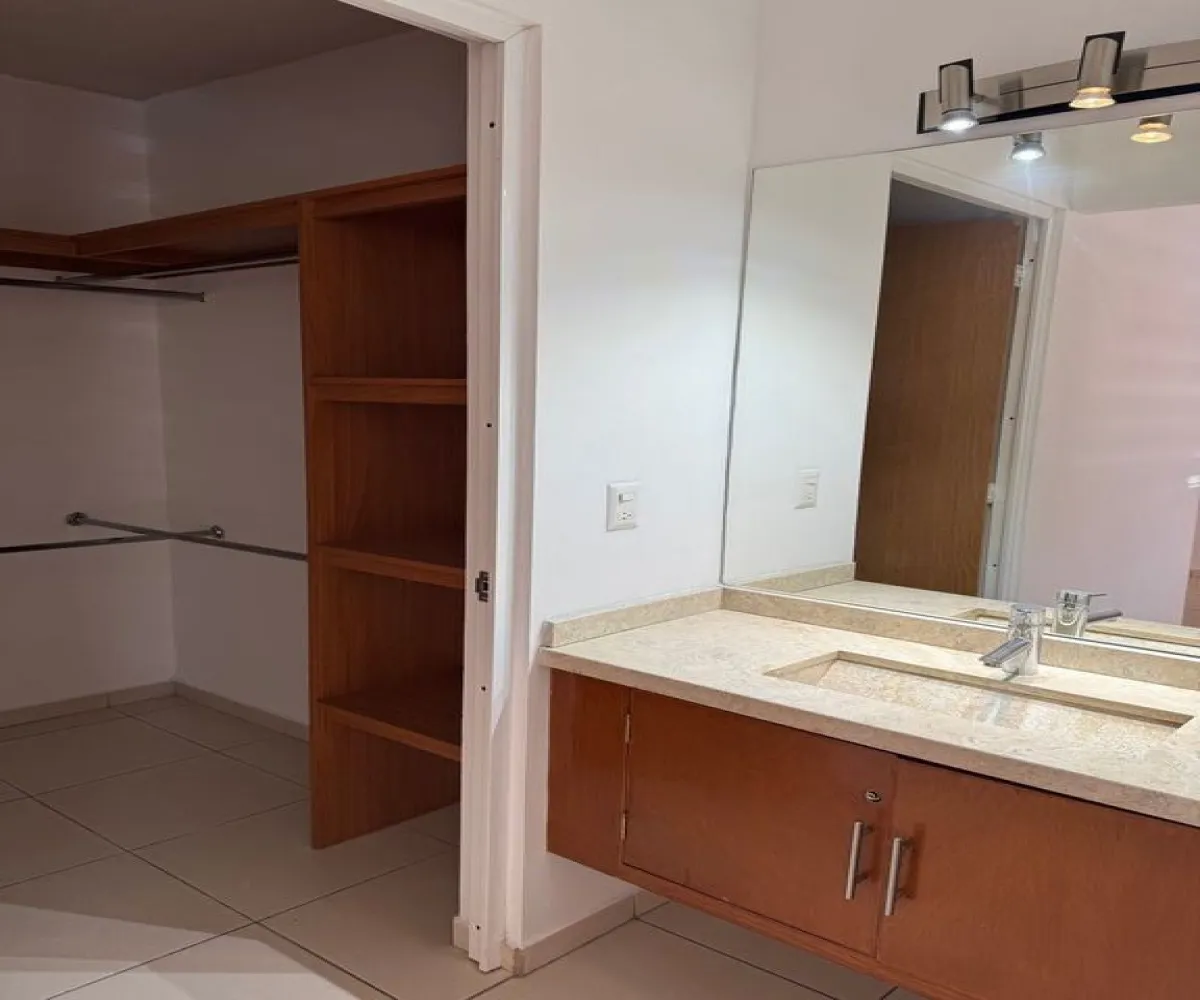 Casa En Venta,San Carlos,Calle Nicolás Bravo S/N, Guadalajara, Jalisco 44460, 2 Habitaciones,2 Baños,Calle Nicolás Bravo,2,p4iw77w