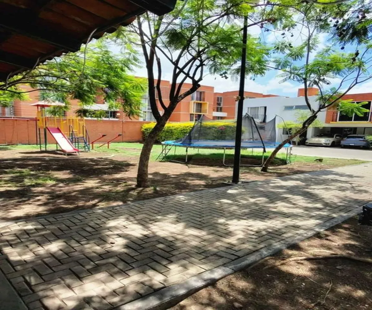 Casa En Venta,San Carlos,Calle Nicolás Bravo S/N, Guadalajara, Jalisco 44460, 2 Habitaciones,2 Baños,Calle Nicolás Bravo,2,p4iw77w