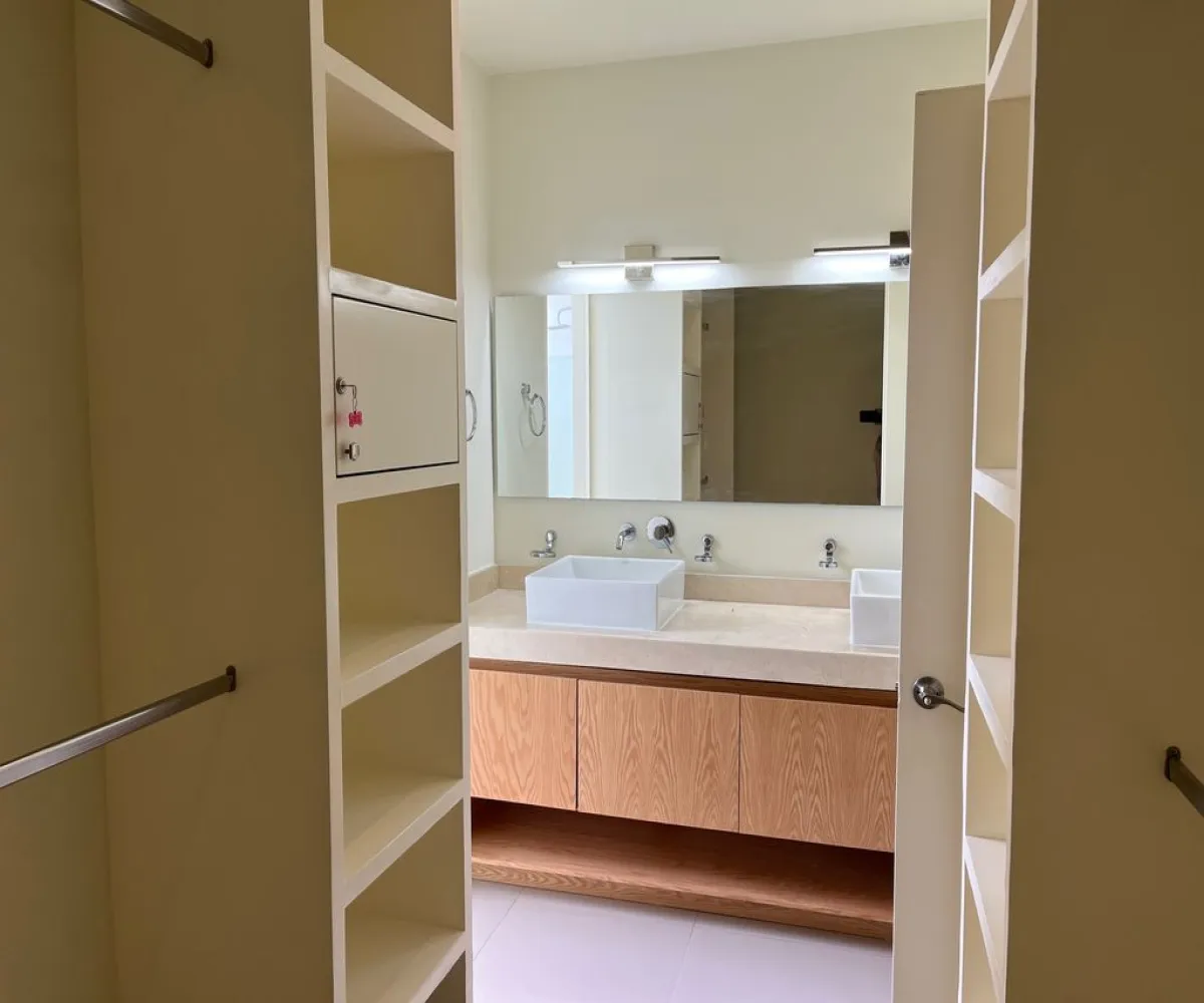 Casa En Renta,Los Gavilanes,avenida López Mateos Sur 7000 289, Tlajomulco de Zúñiga, Jalisco 45645, 3 Habitaciones,4 Baños,avenida López Mateos Sur ,1,pYVFyUj