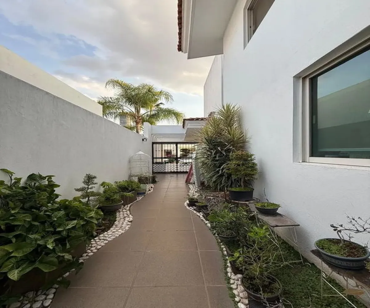 Casa En Venta,Puerta de Hierro,Vereda del Halcón S/N, Zapopan, Jalisco 45116, 3 Habitaciones,4 Baños,Vereda del Halcón,2,pJ2YxE6