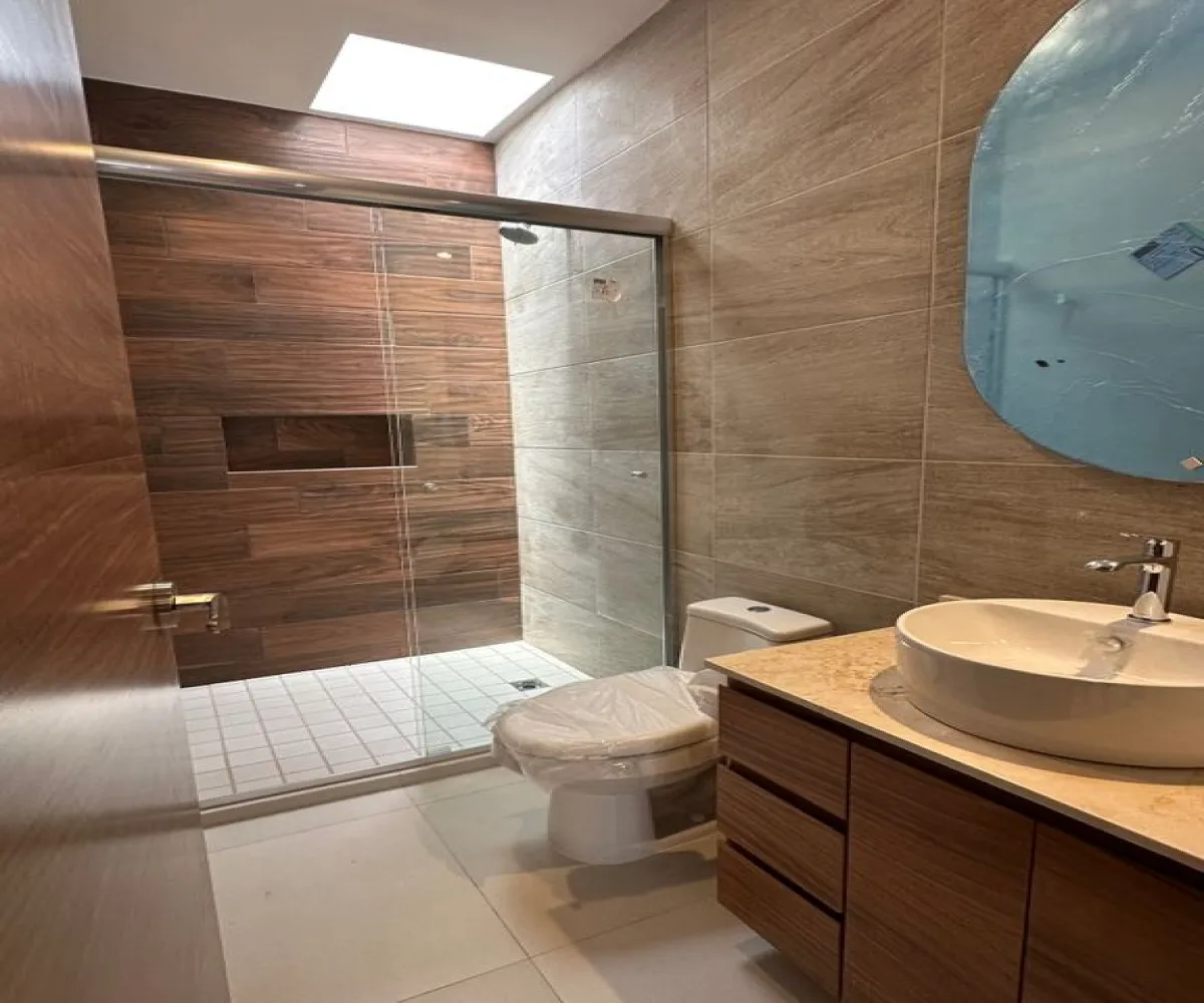 Casa En Venta,Parques Vallarta,Paseo del Norte 3322 108, Zapopan, Jalisco 45134, 4 Habitaciones,3 Baños,Paseo del Norte,3,pTdD7WK