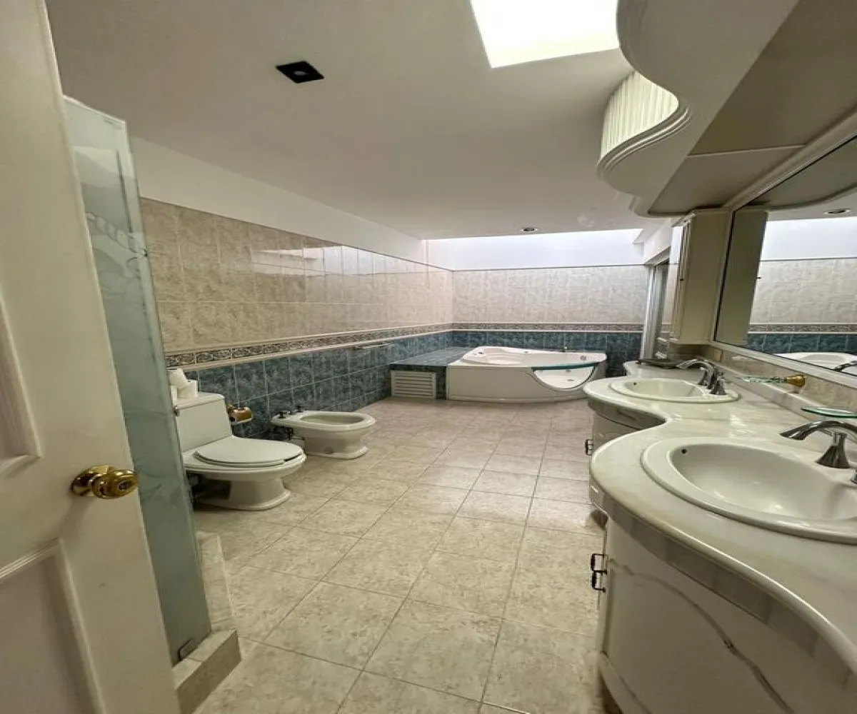 Casa En Venta,Guadalupe Jardín,Del Matador 811, Zapopan, Jalisco 45030, 4 Habitaciones,5 Baños,Del Matador,2,pmurRFt