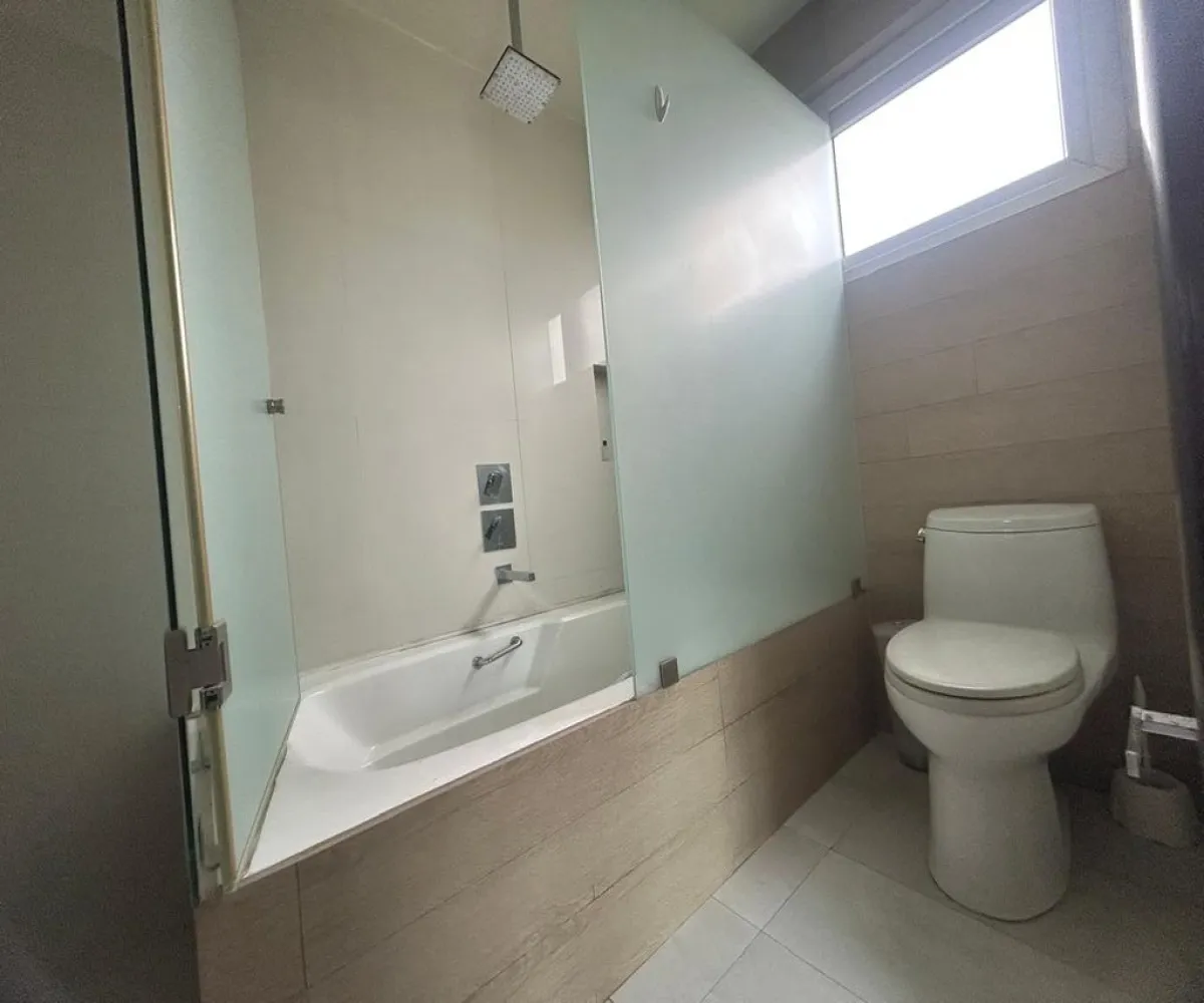 Casa En Renta,Atlas Colomos,Atlas Colomos Poniente 82, Zapopan, Jalisco 45118, 5 Habitaciones,5 Baños,Atlas Colomos Poniente,1,pcxvNpu