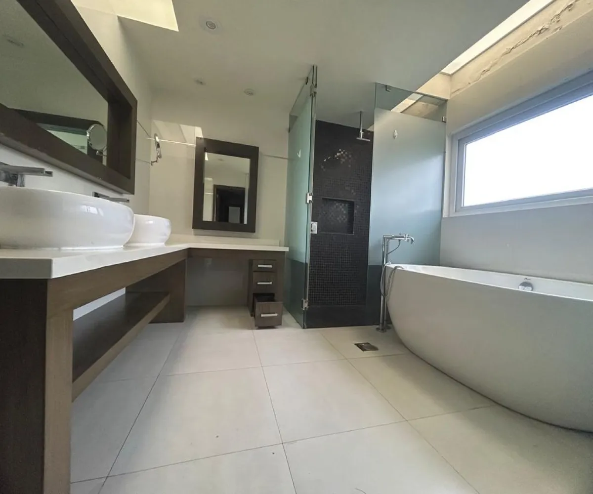 Casa En Renta,Atlas Colomos,Atlas Colomos Poniente 82, Zapopan, Jalisco 45118, 5 Habitaciones,5 Baños,Atlas Colomos Poniente,1,pcxvNpu