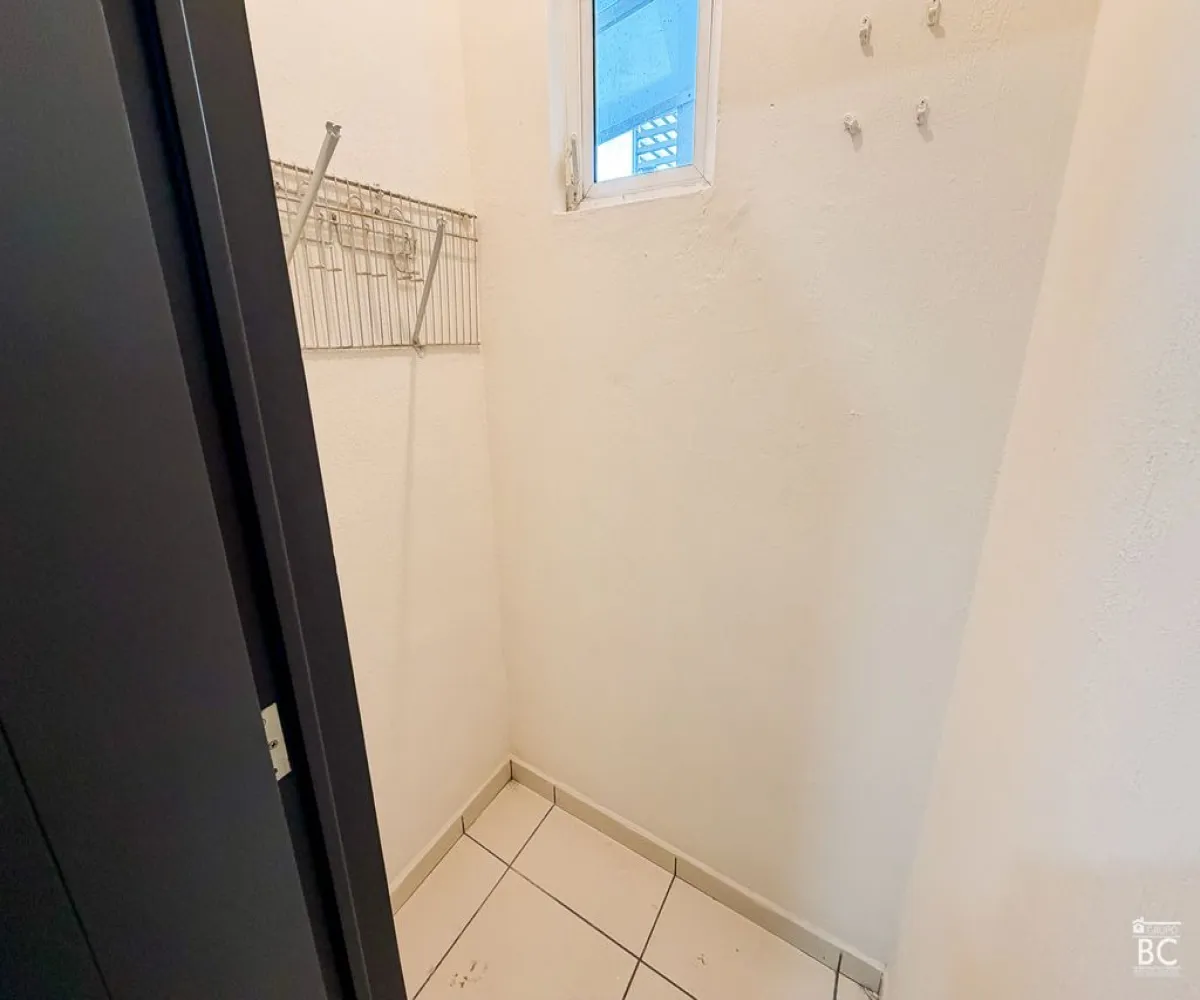 Casa En Venta,Valle Real,Avenida Aviación 5950 95, Zapopan, Jalisco 45136, 3 Habitaciones,2 Baños,Avenida Aviación,2,pI4sDit