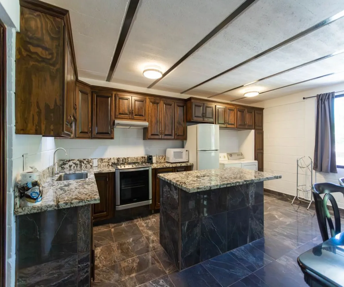 Casa En Venta,Ajijic, La Floresta,Paseo del Mirador 93, Chapala, Jalisco 45920, 6 Habitaciones,6 Baños,Paseo del Mirador,1,pCZovTy