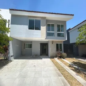 Casa En Renta,Jardín Real,Jardín de Las Victorias Sur 1 72, Zapopan, Jalisco 45136, 3 Habitaciones,3 Baños,Jardín de Las Victorias Sur,1,pVIOClU