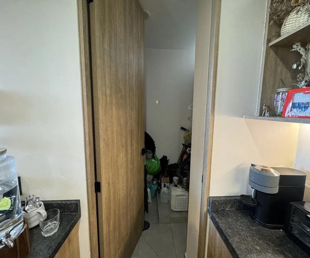 Departamento En Venta,Vallarta Universidad,Avenida Naciones Unidas 5546, Zapopan, Jalisco 45110, 1 Cuarto,1 Baño,Avenida Naciones Unidas,1,pIp1nzQ